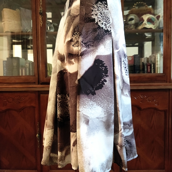 Beautiful Floral Skirt A-Line - Picture 3 of 4